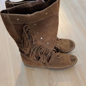 Minnetonka Brown Fringe Lace Up Boots